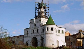 Покровская церковь в 2003 году