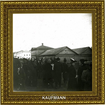 На одной из улиц города Кашина, 1907 год. Фотограф: А.А. Сигсон. Место хранения: Рыбинский музей-заповедник.