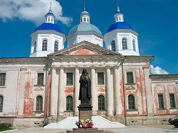Памятник Анне Кашинской у Воскресенского собора
