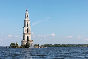 Затопленная колокольня Никольского собора Николо-Жабенского монастыря