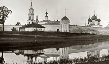 Вид на Троицкий монастырь в городе Калязине, фото начала XX века